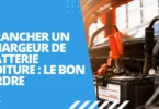 Brancher un chargeur de batterie voiture avec pince rouge et pince noire